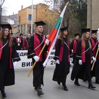 Тоги за дипломиране на студенти