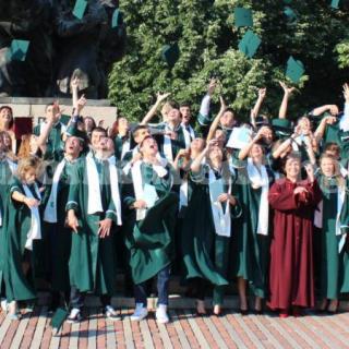 Тоги за дипломиране на студенти